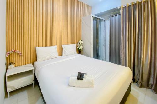 Nice and Cozy Studio at Amartha View Apartment By Travelio