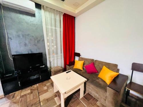Nice and Sunny 1 room Studio Near City Center + Open Balcony
