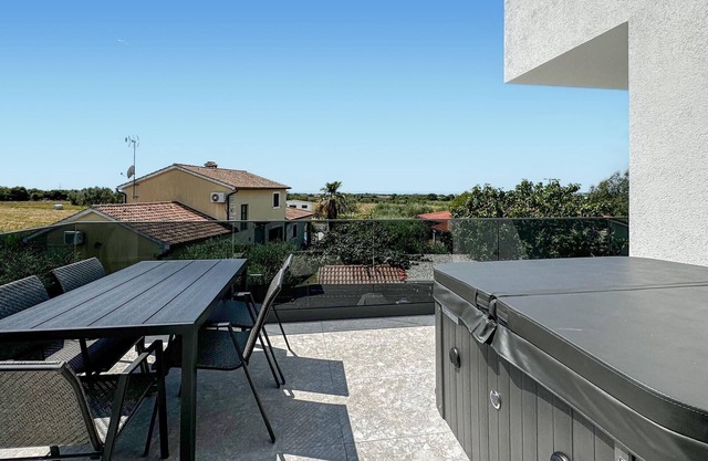 Bonito apartamento en Stranici cerca de.