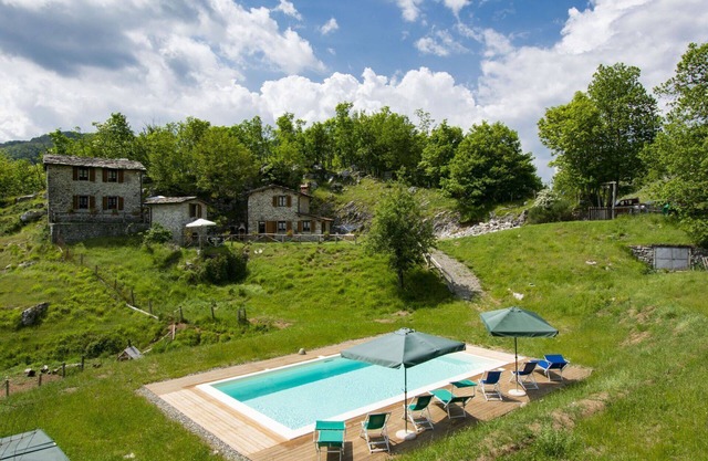 Precioso apartamento en villa con piscina, WIFI, TV, patio, mascotas permitida y aparcamiento