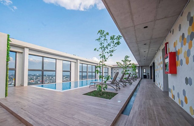 Nice apartment with heated pool near the airport