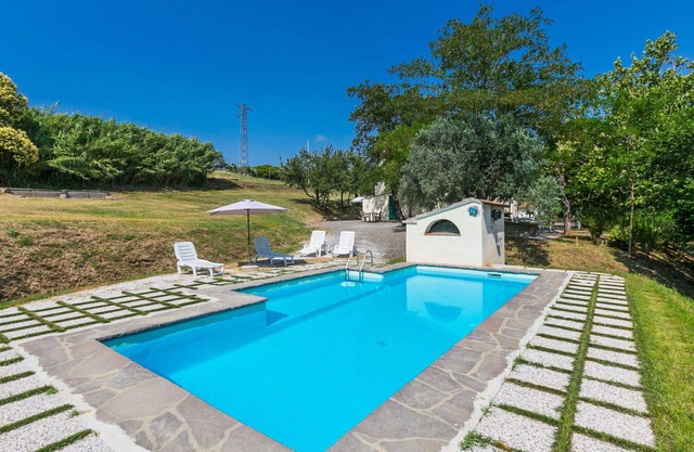 Acogedor apartamento en villa para 10 personas con piscina, TV, mascotas permitida y aparcamiento