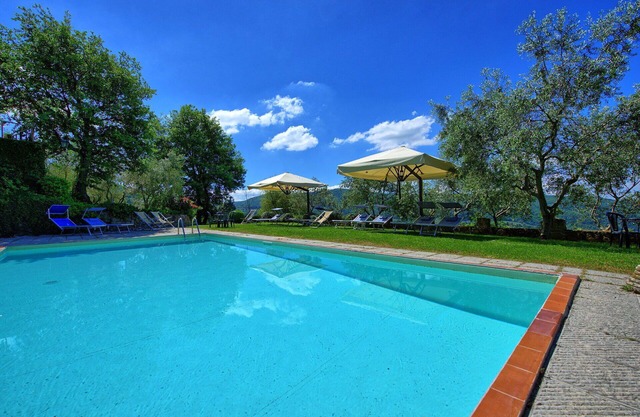 Apartamento con piscina, WIFI, TV, patio, vista panorámica, aparcamiento, cerca de Greve In Chianti