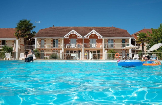 Bonito apartamento para 8 personas con piscina, WIFI, TV, terraza, mascotas permitida y aparcamiento