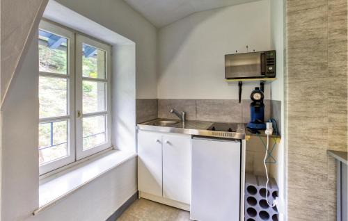 Nice Apartment In Saint-Germain-La-Prade