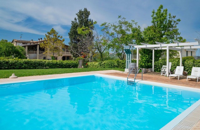 Precioso apartamento con A/C, WIFI, piscina, TV, patio, mascotas permitida y aparcamiento