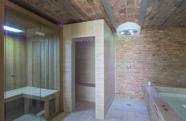 Acogedor apartamento con piscina, jacuzzi, WIFI, A/C, TV, patio, mascotas permitida, aparcamiento