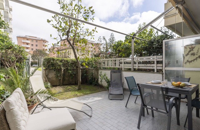 Hermoso apartamento para 4 personas con WIFI, A/C, terraza, mascotas permitida y aparcamiento