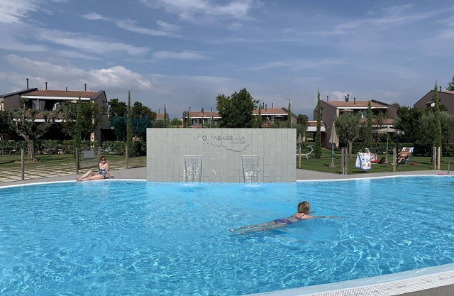 Precioso apartamento con A/C, piscina, WIFI, TV, terraza, mascotas permitida y aparcamiento