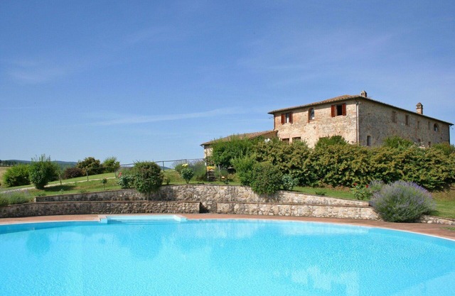 Hermoso apartamento con WIFI, piscina, vista panorámica y aparcamiento, cerca de Siena