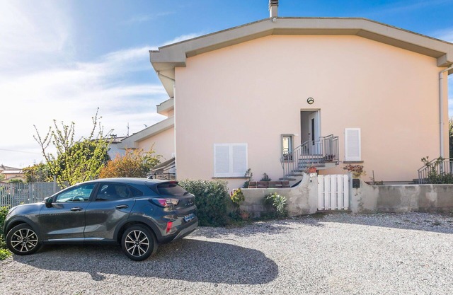 Hermoso apartamento para 3 personas con A/C, WIFI, TV, patio, mascotas permitida y aparcamiento