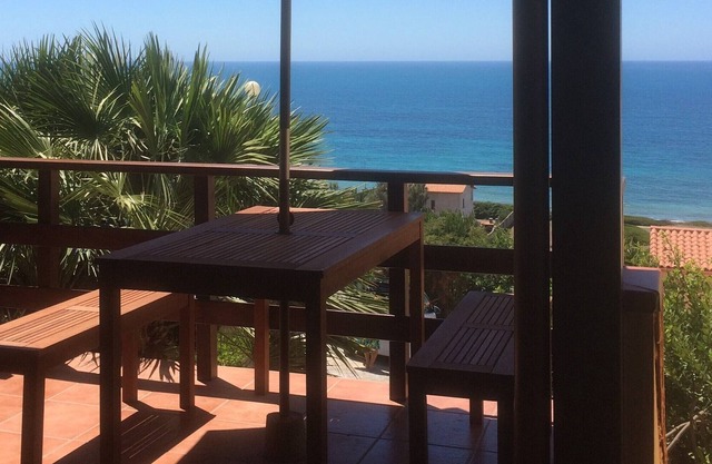 Bonito apartamento a 300 metros del mar con balcón y vista al mar