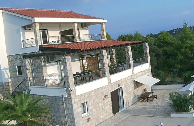 Bonito apartamento A4 (2 + 2) Šolta, Rogač con vista espectacular al mar Adriático