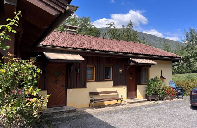 Acogedor apartamento en villa con WIFI, TV, terraza, mascotas permitida y aparcamiento