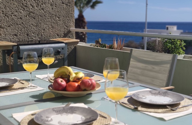 Bonito apartamento junto al mar