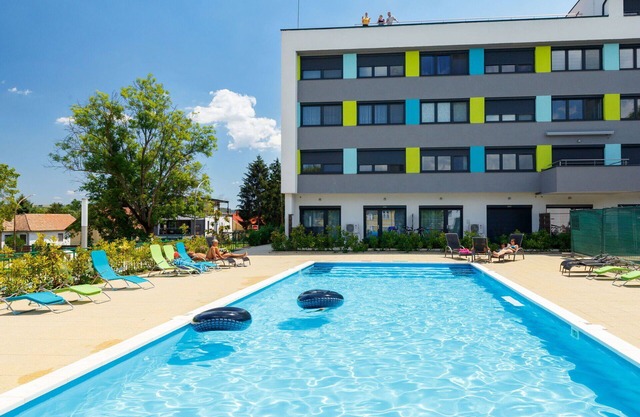 Precioso apartamento para 4 personas con WIFI, A/C, piscina, TV, terraza y aparcamiento