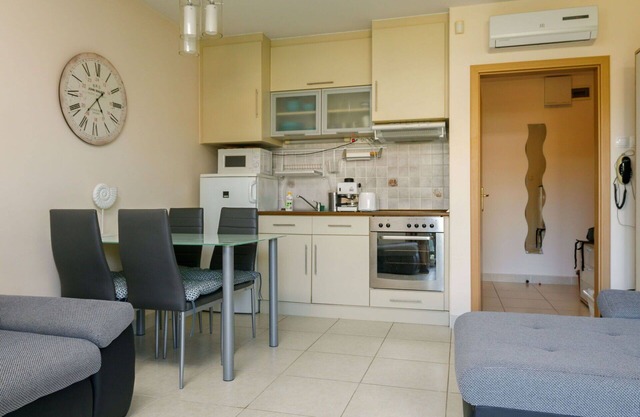 Precioso apartamento para 4 personas con WIFI, A/C, TV, patio y aparcamiento