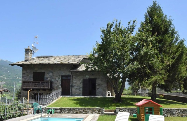 Acogedor apartamento para 5 personas con WIFI, piscina, TV y aparcamiento