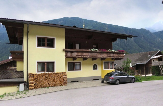 Bonito apartamento para 10 personas con WIFI, TV, balcón y aparcamiento