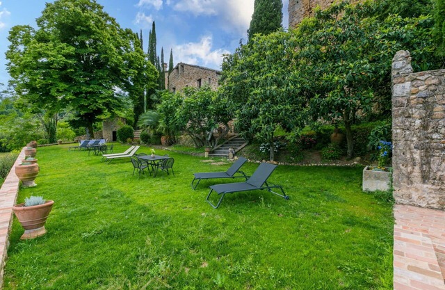 Hermoso apartamento con WIFI, TV, patio, mascotas permitida, vista panorámica y aparcamiento