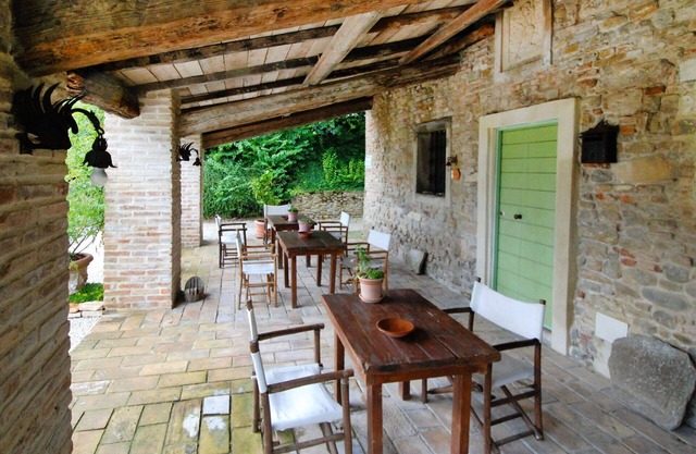 Acogedor apartamento con WIFI, A/C, piscina, TV, patio, mascotas permitida y aparcamiento