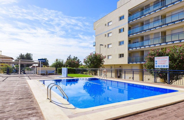 Precioso apartamento para 4 personas con piscina, TV, terraza y aparcamiento