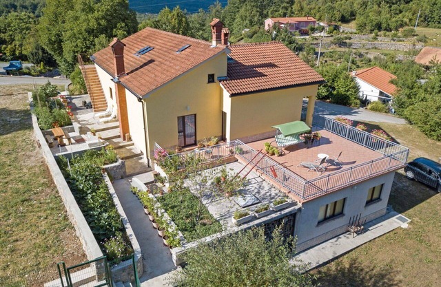 Acogedor apartamento con WIFI, A/C, TV, terraza, mascotas permitida, vista panorámica, aparcamiento