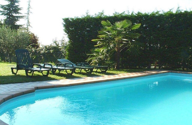 Acogedor apartamento con A/C, WIFI, piscina, TV, terraza, mascotas permitida y aparcamiento