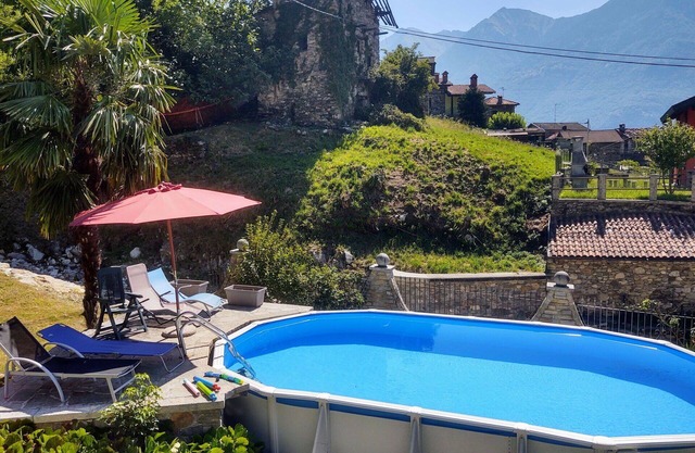 Acogedor apartamento con WIFI, A/C, piscina, TV, terraza, mascotas permitida y aparcamiento