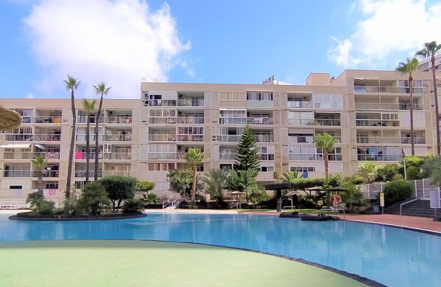 Nice apartment for 4 guests with A/C, pool, WIFI, TV, terrace, pets allowed and parking