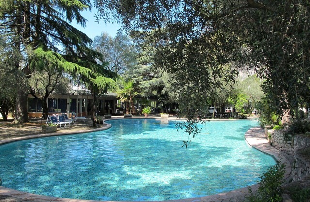 Bonito apartamento para 4 personas con A/C, piscina, WIFI, TV, patio y aparcamiento