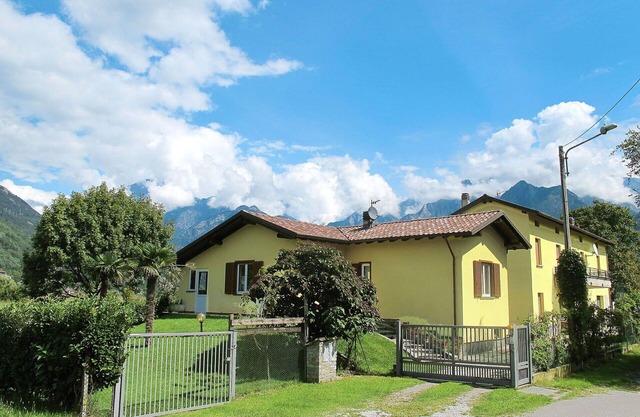 Hermoso apartamento para 4 personas con WIFI, TV, patio, mascotas permitida y aparcamiento