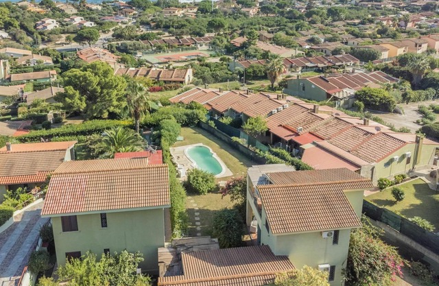 Nice apartment for 4 people with A/C, pool, balcony, pets allowed and parking