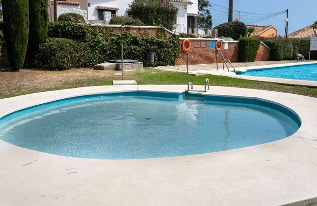 Precioso apartamento para 5 personas con piscina, A/C, WIFI, TV, patio y aparcamiento