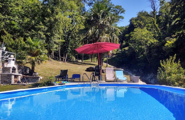 Bonito apartamento con WIFI, piscina, TV, balcón, mascotas permitida y aparcamiento