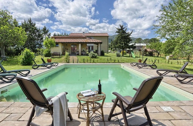 Precioso apartamento para 5 personas con piscina, WIFI, TV, patio, vista panorámica y aparcamiento