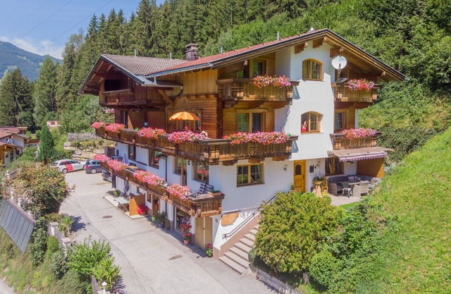 Hermoso apartamento para 5 personas con WIFI, TV, balcón, vista panorámica y aparcamiento