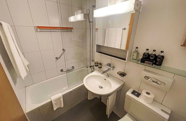 Bonito apartamento para 5 personas con piscina, WIFI, TV, balcón, vista panorámica y aparcamiento