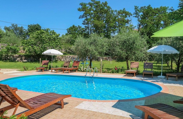 Bonito apartamento para 5 personas con A/C, piscina, WIFI, TV, terraza y aparcamiento