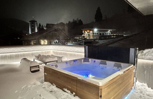 Precioso apartamento con jacuzzi, WIFI, TV, terraza, vista panorámica y aparcamiento