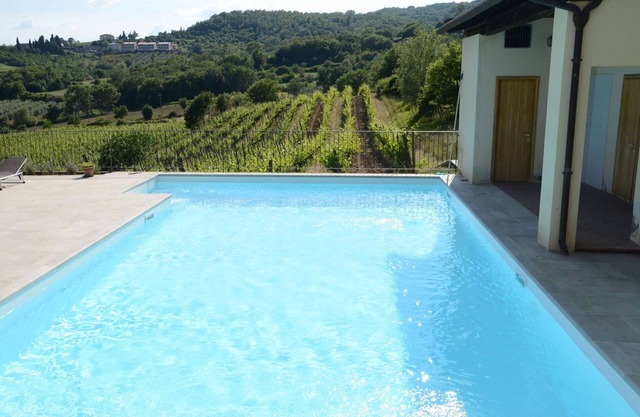 Bonito apartamento con piscina, WIFI, TV, mascotas permitida y aparcamiento, cerca de Arezzo
