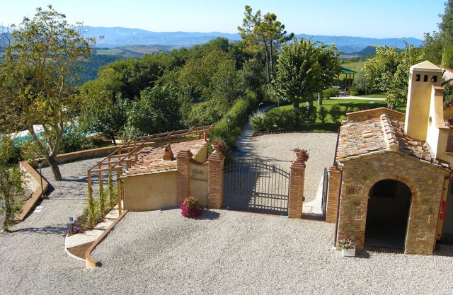 Hermoso apartamento con WIFI, piscina, TV, mascotas permitida y aparcamiento, cerca de San Gimignano