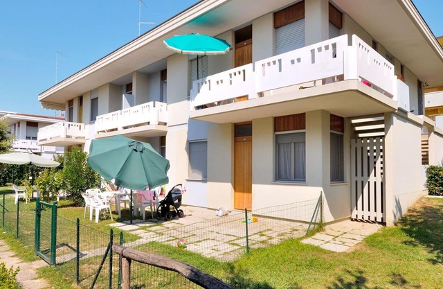 Nice apartment for 6 guests with A/C, TV, terrace, pets allowed and parking