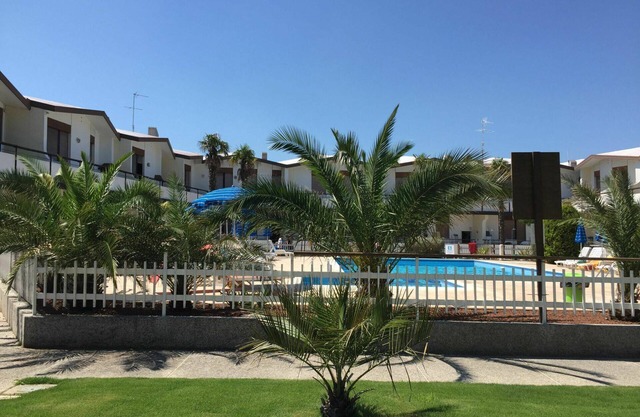 Nice apartment for 6 people with pool, A/C, TV, balcony and parking