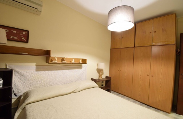 Hermoso apartamento para 6 personas con A/C, TV, mascotas permitida y aparcamiento