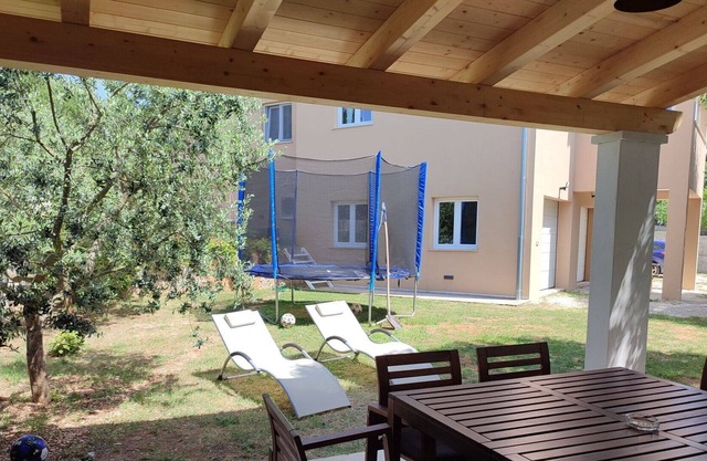Precioso apartamento para 8 personas con A/C, WIFI, TV, terraza, vista panorámica y aparcamiento