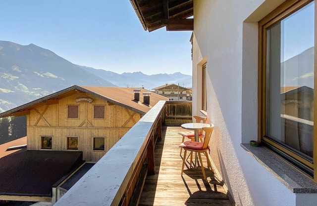 Hermoso apartamento para 18 personas con WIFI, TV, balcón y aparcamiento