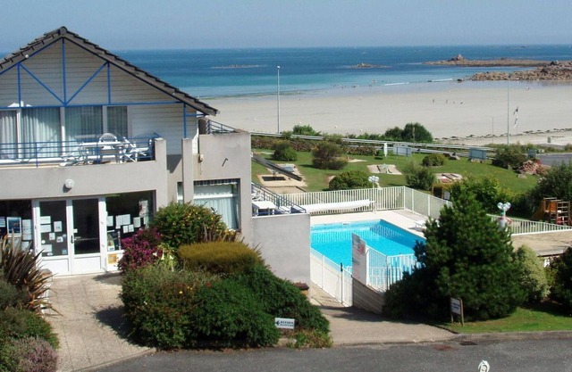 Bonito apartamento con piscina, WIFI, TV, terraza, mascotas permitida y aparcamiento