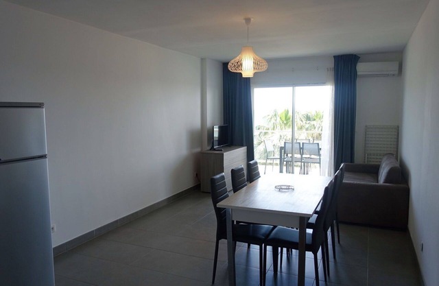 Acogedor apartamento para 6 personas con A/C, TV, terraza, mascotas permitida y aparcamiento