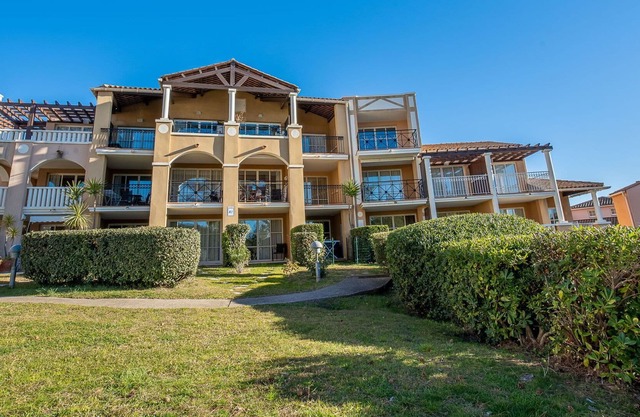 Nice apartment for 6 people with WIFI, pool, TV, terrace, pets allowed and parking